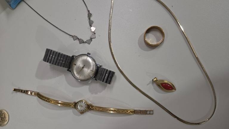 De aangetroffen sieraden.