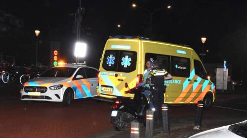 Snorfietsster gewond na aanrijding met auto in Goes