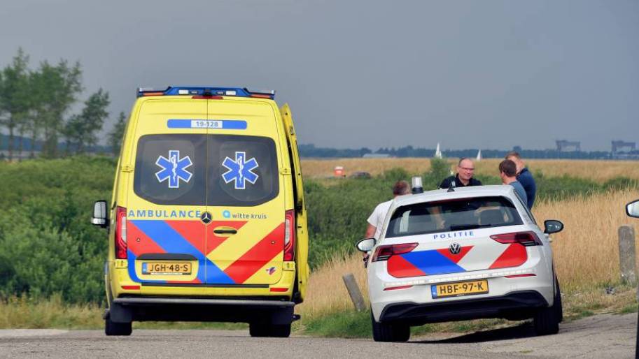 Hulpdiensten bij de duikplaats.