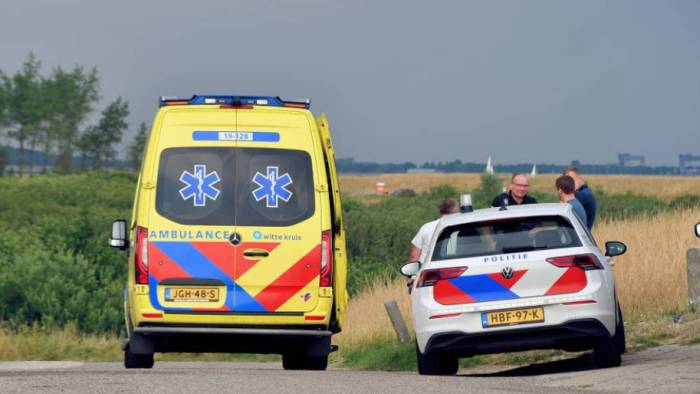 Hulpdiensten bij de duikplaats.