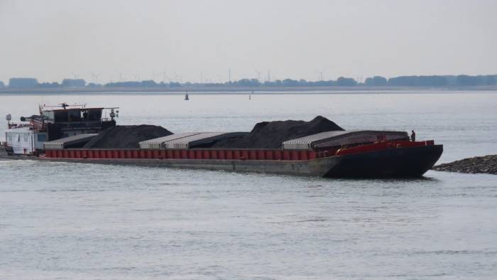De duwboot zit muurvast