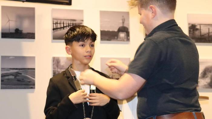 Benjamin (10) nu officieel kinderburgemeester van Noord-Beveland