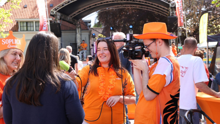 Straatinterviews tijdens de Oranjefeesten