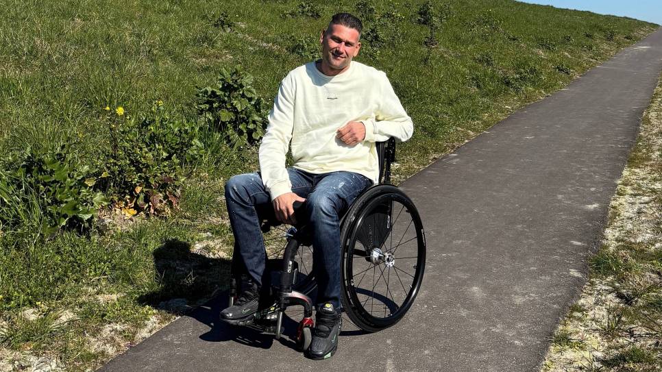 Joeri van Liere, op de dijk bij Wemeldinge.