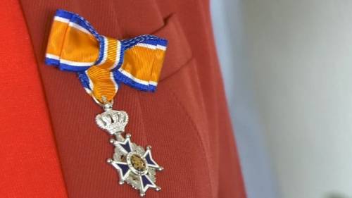 De medaille behorend bij de onderscheiding Lid in de Orde van Oranje-Nassau.