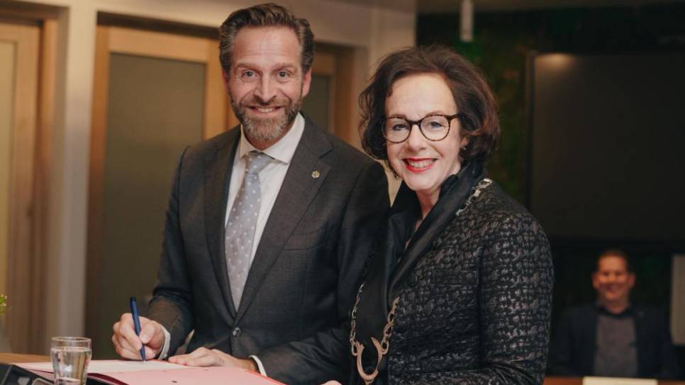 CvdK Hugo de Jonge en burgemeester Loes Meeuwisse.