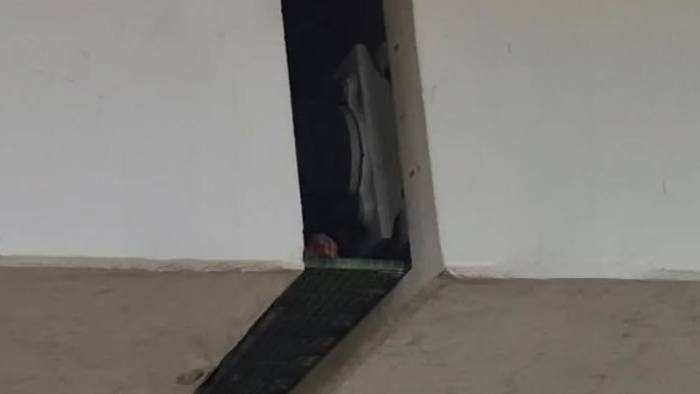Woensdag 30 juli heeft een man zich toegang verschaft tot een tussenruimte van de brug.