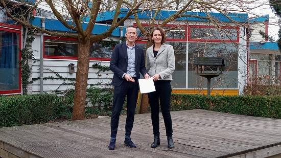 wethouder Jon Herselman en Rosanne Jansen van Frencken Scholl Architecten