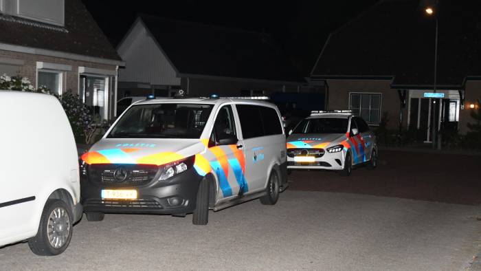 Politie-inzet Onruststraat Kamperland, politiehond ingezet