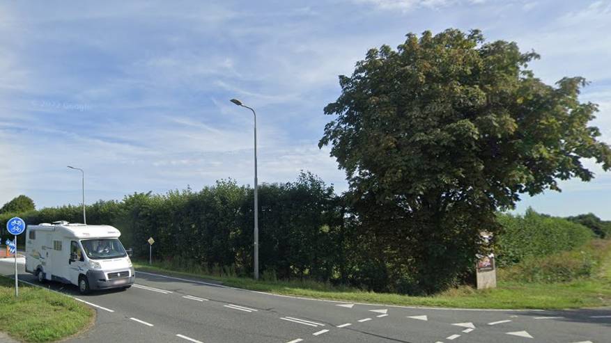 Het perceel aan de Postweg en Oostambachtweg, waar al een opvang is gepland. De boomgaard is onlangs gerooid.