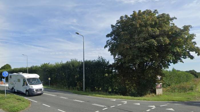 Het perceel aan de Postweg en Oostambachtweg, waar al een opvang is gepland. De boomgaard is onlangs gerooid.