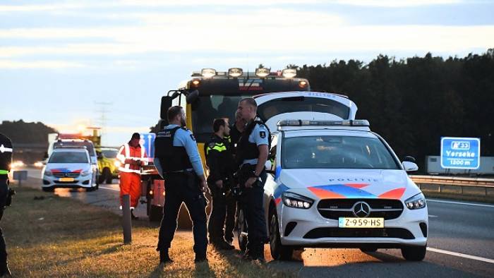 Politie ter plaatse in kogelwerende vesten
