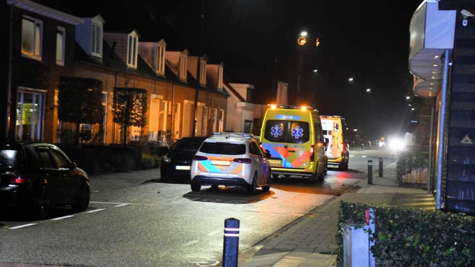 Hulpdiensten kwamen naar de Valkenissestraat, de traumahelikopter landde op een nabijgelegen akker.