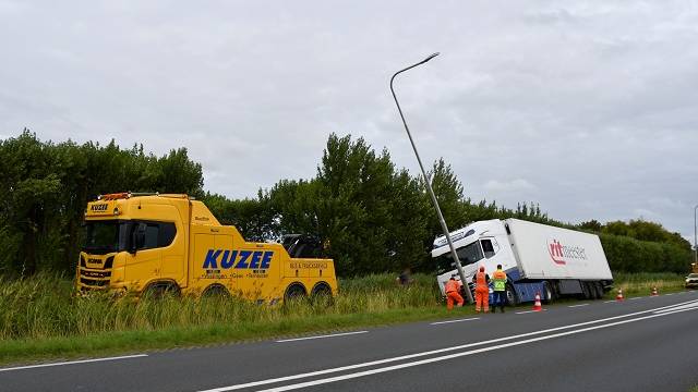 de gestrande vrachtwagen bij Goes