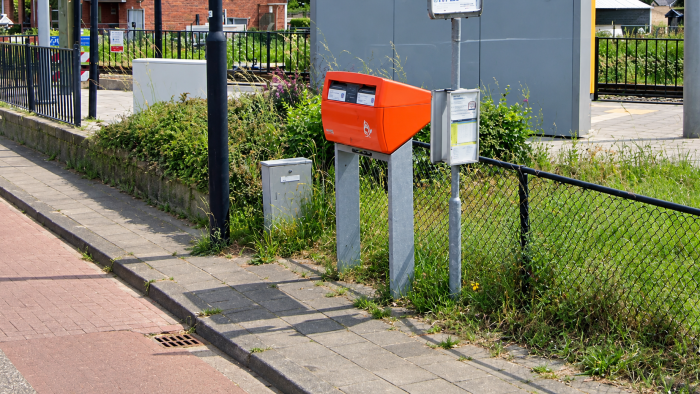 Een postbus aan de Halteweg in Rilland.