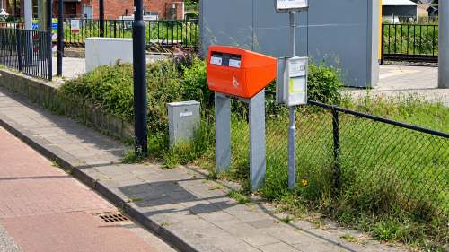 Een postbus aan de Halteweg in Rilland.