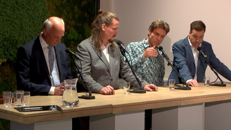 Achter de tafel: Adrie van der Maas (SGP), Niels Visser (FvD), Eric Maheu (GL-PvdA) en Stephan van Belzen (VVD).