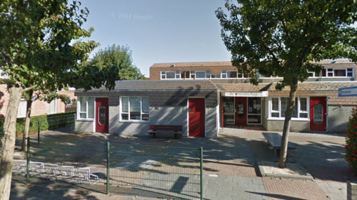 Het verouderde dorpshuis De Vriendschap maakt plaats voor een MFA.