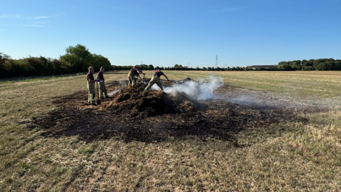 De branweer moest twee keer optreden voor een hooibrand.