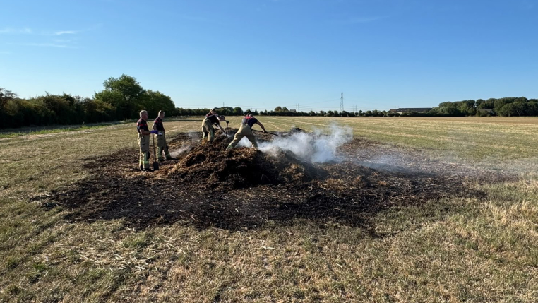 De branweer moest twee keer optreden voor een hooibrand.