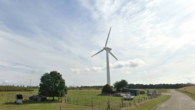 De windmolens aan de Schoorse Zeedijk worden vervangen door grotere exemplaren met meer opbrengst.
