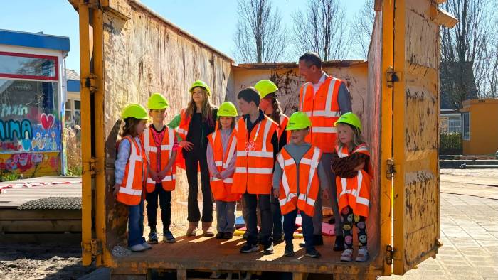 SLOOP OUDE SCHOOLGEBOUWEN WEMELDINGE OFFICIEEL VAN START