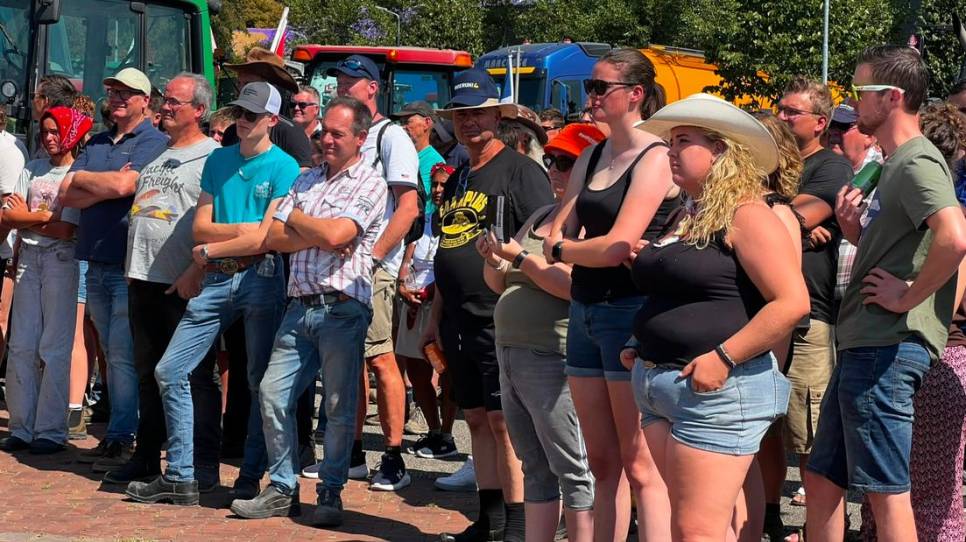 Een minuut stilte, bij het begin van de actie bij de A59.