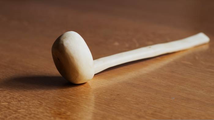 Een houten lepel. foto ter illustratie.