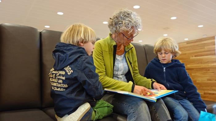 Voorlezen helpt kinderen bij de taalontwikkeling.