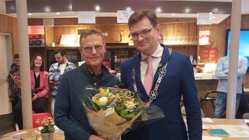Cees Vleugel en burgemeester Constantijn Jansen op de Haar.