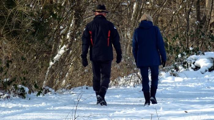 Wandelaars in de sneeuw.