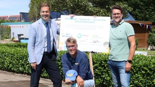Vlnr op de foto: wethouder Stephan van Belzen, Hans van der Veen en Bart van den Heuvel.