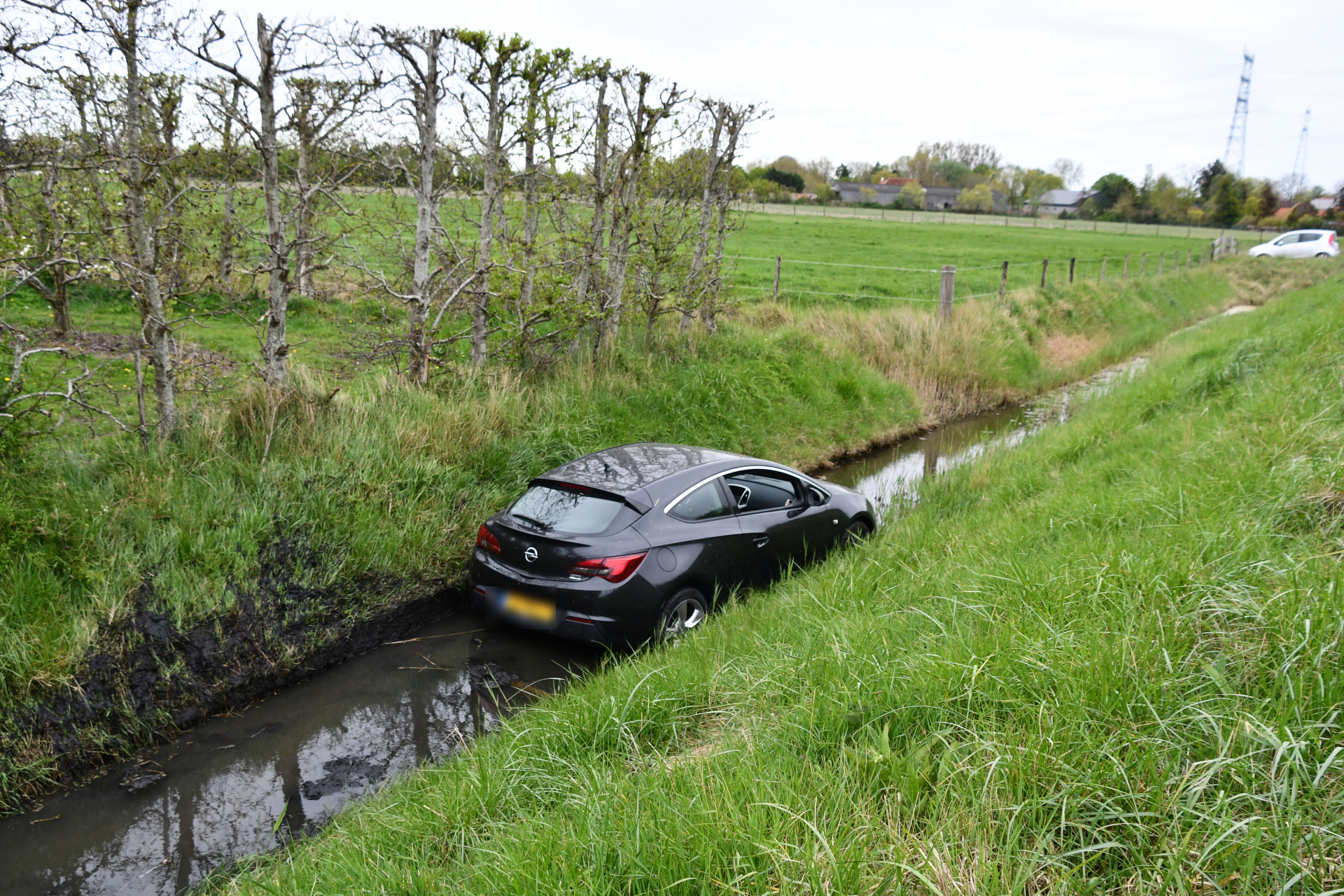 Sloot Auto in sloot langs Kanaalweg bij Yerseke | Stichting Streekomroep de ...